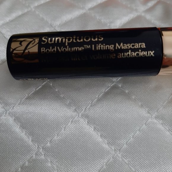 Estee Lauder Make up Bundle in Dual Cosmetic Bag - Picture 6 of 11